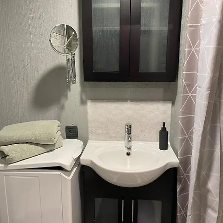 Cozy With Private Bedroom