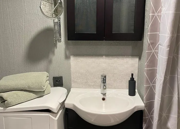 Cozy With Private Bedroom